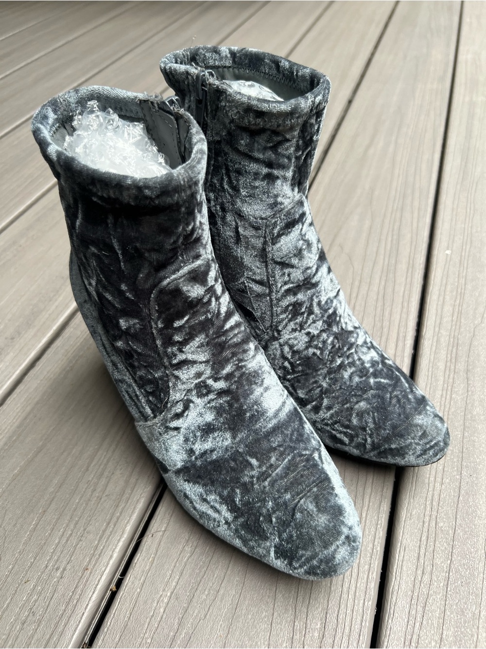 Steve Madden Emison V Gray Velvet Ankle Boots Size 8